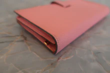 画像をギャラリービューアに読み込む, HERMES／エルメス ベアンスフレ ヴォーエプソン ローズコンフェッティ T刻印 財布 700120187
