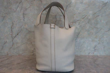 画像をギャラリービューアに読み込む, HERMES/エルメス ピコタンロックGM トリヨンクレマンス パールグレー □O刻印 ハンドバッグ 700030190