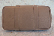 画像をギャラリービューアに読み込む, HERMES/エルメス ガーデンパーティPM ネゴンダ エトゥープ D刻印 トートバッグ 800030166