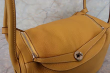 画像をギャラリービューアに読み込む, HERMES／エルメス リンディ34 トリヨンクレマンス カリー □L刻印 ショルダーバッグ 700110140
