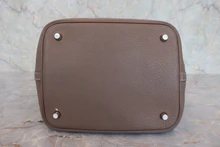 画像をギャラリービューアに読み込む, HERMES/エルメス ピコタンロックMM トリヨンクレマンス エトゥープ □M刻印 ハンドバッグ 800020010