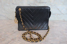 画像をギャラリービューアに読み込む, CHANEL/シャネル Vステッチチェーンショルダーバッグ ラムスキン ブラック/ゴールド金具 ショルダーバッグ 800030145
