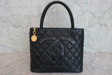 画像をギャラリービューアに読み込む, CHANEL/シャネル 復刻トート キャビアスキン ブラック/ゴールド金具 トートバッグ 800030148
