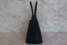 画像をギャラリービューアに読み込む, CHANEL/シャネル 復刻トート キャビアスキン ブラック/ゴールド金具 トートバッグ 800030148
