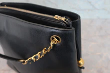 画像をギャラリービューアに読み込む, CHANEL/シャネル ココマークチェーンショルダーバッグ キャビアスキン ブラック/ゴールド金具 ショルダーバッグ 800030168
