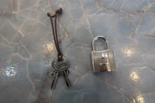 画像をギャラリービューアに読み込む, HERMES／エルメス ピコタンロックＰＭ トリヨンクレマンス ルビー □R刻印 ハンドバッグ 700120031
