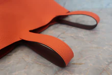 画像をギャラリービューアに読み込む, HERMES／エルメス ピコタンロックエクラＭＭ トリヨンクレマンス/ヴォースイフト オレンジポピー/ボルドー A刻印 ハンドバッグ 700100216
