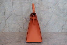 画像をギャラリービューアに読み込む, HERMES／エルメス ケリー28 ヴォーエプソン マンゴー □P刻印 ショルダーバッグ 700120070
