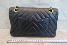 画像をギャラリービューアに読み込む, CHANEL/シャネル Vステッチチェーンショルダーバッグ ラムスキン ネイビー/ゴールド金具 ショルダーバッグ 800030123