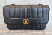 Load image into Gallery viewer, CHANEL Mademoiselle chain shoulder bag Lambskin Black/Gold hadware Shoulder bag 600120140
