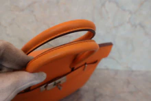 画像をギャラリービューアに読み込む, HERMES／エルメス オータクロア32 ヴォーエプソン オレンジ □L刻印 ハンドバッグ 800020016

