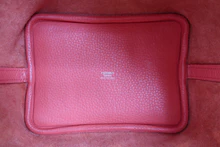 画像をギャラリービューアに読み込む, HERMES/エルメス ピコタンロックPM トリヨンクレマンス ルージュピヴォワンヌ C刻印 ハンドバッグ 800040060