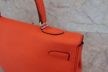 画像をギャラリービューアに読み込む, HERMES/エルメス ケリー35 トリヨンクレマンス オレンジポピー T刻印 ショルダーバッグ 800040063