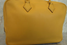 将图片加载到图库查看器，HERMES  PLUME 32 Graine Couchevel leather Jaune □B刻印 Hand bag 600120260
