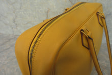 将图片加载到图库查看器，HERMES  PLUME 32 Graine Couchevel leather Jaune □B刻印 Hand bag 600120260
