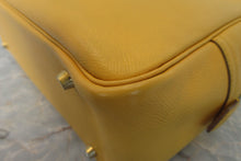 将图片加载到图库查看器，HERMES  PLUME 32 Graine Couchevel leather Jaune □B刻印 Hand bag 600120260
