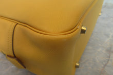 将图片加载到图库查看器，HERMES  PLUME 32 Graine Couchevel leather Jaune □B刻印 Hand bag 600120260
