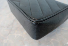 画像をギャラリービューアに読み込む, CHANEL/シャネル Vステッチチェーンショルダーバッグ キャビアスキン ブラック/ゴールド金具 ショルダーバッグ 800010177