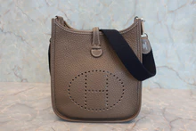 画像をギャラリービューアに読み込む, HERMES／エルメス エブリンTPM トリヨンクレマンス エトゥープ Y刻印 ショルダーバッグ 800040118
