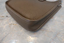 画像をギャラリービューアに読み込む, HERMES／エルメス エブリンTPM トリヨンクレマンス エトゥープ Y刻印 ショルダーバッグ 800040118

