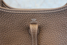 画像をギャラリービューアに読み込む, HERMES／エルメス エブリンTPM トリヨンクレマンス エトゥープ Y刻印 ショルダーバッグ 800040118
