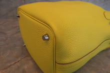 Load image into Gallery viewer, HERMES PICOTIN LOCK PM Clemence leather Lime U Engraving Hand bag 700010120
