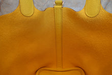 Load image into Gallery viewer, HERMES PICOTIN LOCK PM Clemence leather Lime U Engraving Hand bag 700010120
