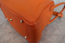画像をギャラリービューアに読み込む, HERMES/エルメス リンディ30 トリヨンクレマンス オレンジ □N刻印 ショルダーバッグ 700030284