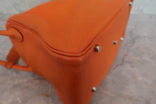 画像をギャラリービューアに読み込む, HERMES／エルメス リンディ30 トリヨンクレマンス オレンジ □N刻印 ショルダーバッグ 700030284

