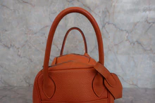 画像をギャラリービューアに読み込む, HERMES／エルメス リンディ30 トリヨンクレマンス オレンジ □N刻印 ショルダーバッグ 700030284
