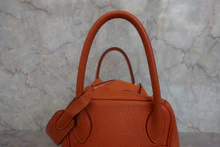 画像をギャラリービューアに読み込む, HERMES/エルメス リンディ30 トリヨンクレマンス オレンジ □N刻印 ショルダーバッグ 700030284