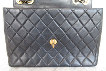 Load image into Gallery viewer, CHANEL Medium Matelasse single flap chain shoulder bag Lambskin Black/Gold hadware Shoulder bag 700010085
