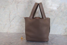 画像をギャラリービューアに読み込む, HERMES/エルメス ピコタンロックMM トリヨンクレマンス エトゥープ C刻印 ハンドバッグ 700120203