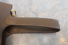 画像をギャラリービューアに読み込む, HERMES/エルメス ピコタンロックMM トリヨンクレマンス エトゥープ C刻印 ハンドバッグ 700120203