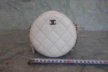 画像をギャラリービューアに読み込む, CHANEL/シャネル マトラッセラウンドチェーンショルダーバッグ キャビアスキン ホワイト/ゴールド金具 ショルダーバッグ 800040100
