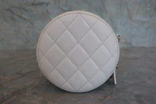 画像をギャラリービューアに読み込む, CHANEL/シャネル マトラッセラウンドチェーンショルダーバッグ キャビアスキン ホワイト/ゴールド金具 ショルダーバッグ 800040100