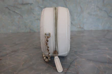 画像をギャラリービューアに読み込む, CHANEL/シャネル マトラッセラウンドチェーンショルダーバッグ キャビアスキン ホワイト/ゴールド金具 ショルダーバッグ 800040100
