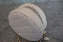 画像をギャラリービューアに読み込む, CHANEL/シャネル マトラッセラウンドチェーンショルダーバッグ キャビアスキン ホワイト/ゴールド金具 ショルダーバッグ 800040100