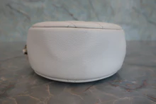 画像をギャラリービューアに読み込む, CHANEL/シャネル マトラッセラウンドチェーンショルダーバッグ キャビアスキン ホワイト/ゴールド金具 ショルダーバッグ 800040100
