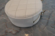 画像をギャラリービューアに読み込む, CHANEL/シャネル マトラッセラウンドチェーンショルダーバッグ キャビアスキン ホワイト/ゴールド金具 ショルダーバッグ 800040100
