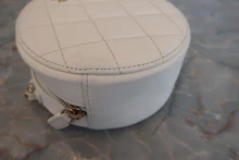 画像をギャラリービューアに読み込む, CHANEL/シャネル マトラッセラウンドチェーンショルダーバッグ キャビアスキン ホワイト/ゴールド金具 ショルダーバッグ 800040100
