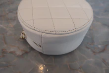 画像をギャラリービューアに読み込む, CHANEL/シャネル マトラッセラウンドチェーンショルダーバッグ キャビアスキン ホワイト/ゴールド金具 ショルダーバッグ 800040100