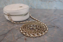 画像をギャラリービューアに読み込む, CHANEL/シャネル マトラッセラウンドチェーンショルダーバッグ キャビアスキン ホワイト/ゴールド金具 ショルダーバッグ 800040100