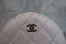 画像をギャラリービューアに読み込む, CHANEL/シャネル マトラッセラウンドチェーンショルダーバッグ キャビアスキン ホワイト/ゴールド金具 ショルダーバッグ 800040100