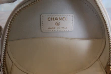 画像をギャラリービューアに読み込む, CHANEL/シャネル マトラッセラウンドチェーンショルダーバッグ キャビアスキン ホワイト/ゴールド金具 ショルダーバッグ 800040100