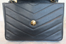 画像をギャラリービューアに読み込む, CHANEL/シャネル Vステッチチェーンショルダーバッグ キャビアスキン ブラック/ゴールド金具 ショルダーバッグ 800010228
