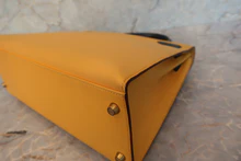 画像をギャラリービューアに読み込む, HERMES／エルメス ケリー32 クシュベル ジョーヌ/ネイビー 〇Z刻印 ショルダーバッグ 700030081
