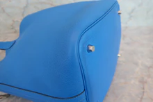 画像をギャラリービューアに読み込む, HERMES/エルメス ピコタンロックMM トリヨンクレマンス ブルーザンジバル X刻印 ハンドバッグ 700100043