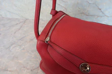 画像をギャラリービューアに読み込む, HERMES／エルメス リンディ34 トリヨンクレマンス ルージュガランス □O刻印 ショルダーバッグ 800010210
